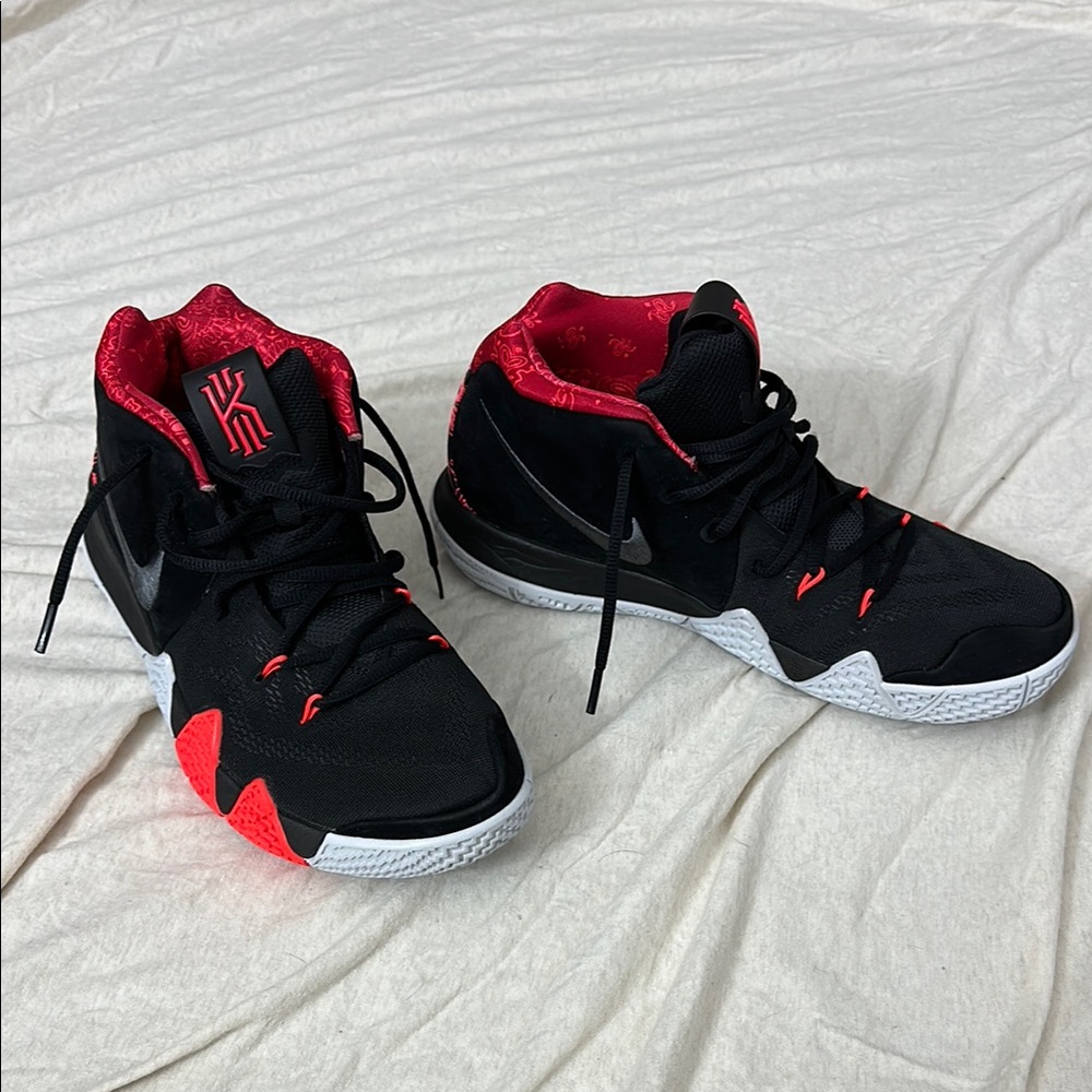Nike Kyrie 4 EP 41 For The Ages men’s basketball sneakers size 10.5